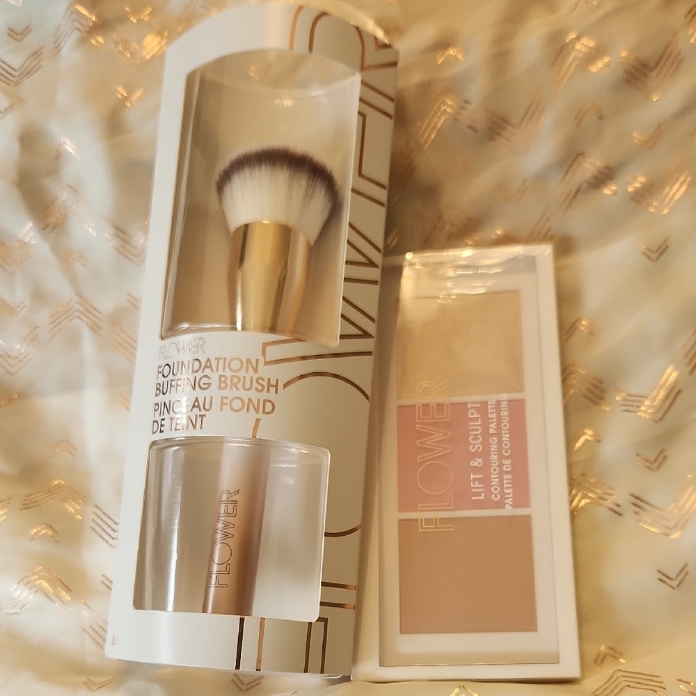Flower Contour Pallette Lift and Sculpt With Foundation Buffing Brush